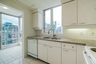 Photo 12: 1801 1201 MARINASIDE Crescent in Vancouver: Yaletown Condo for sale in "The Peninsula" (Vancouver West)  : MLS®# R2373900