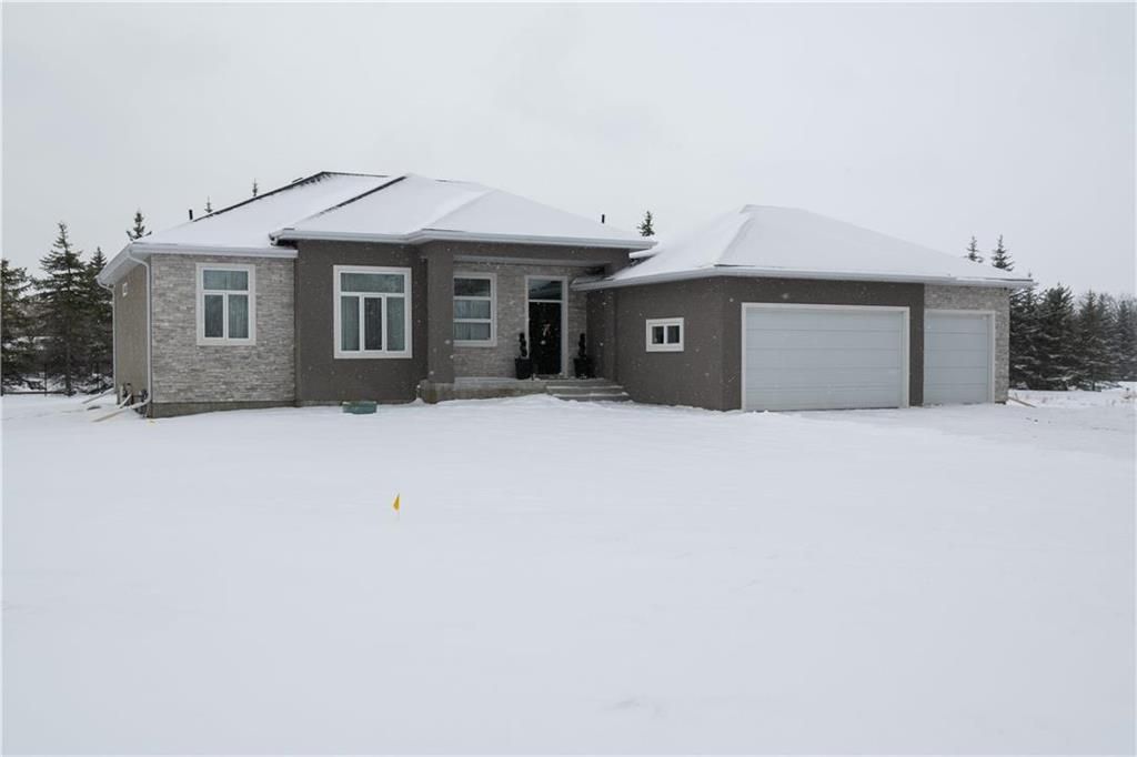 Main Photo: 529 DANKO Drive in St Clements: Gonor Residential for sale (R02)  : MLS®# 202227167