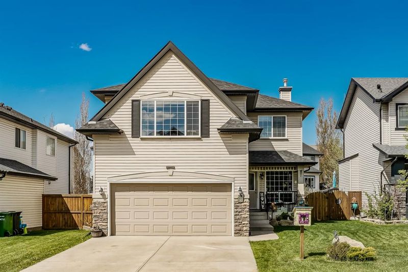 FEATURED LISTING: 213 Oakmere Way Chestermere