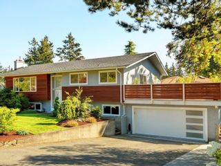 Photo 1: 6295 Robin Way in Central Saanich: CS Tanner House for sale : MLS®# 920683
