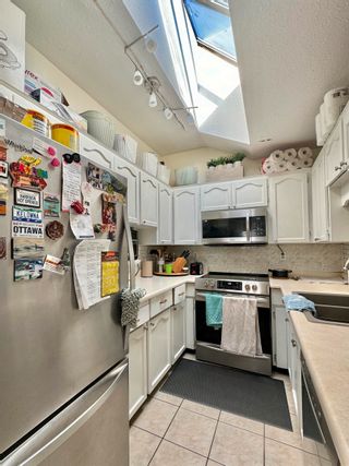 Photo 4: 5136 HASTINGS Street in Burnaby: Capitol Hill BN Townhouse for sale (Burnaby North)  : MLS®# R2860997