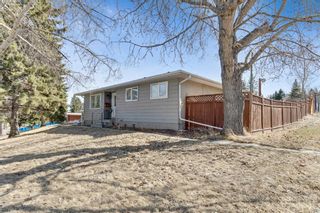 Photo 3: 739 64 Avenue NW in Calgary: Thorncliffe Detached for sale : MLS®# A1086538