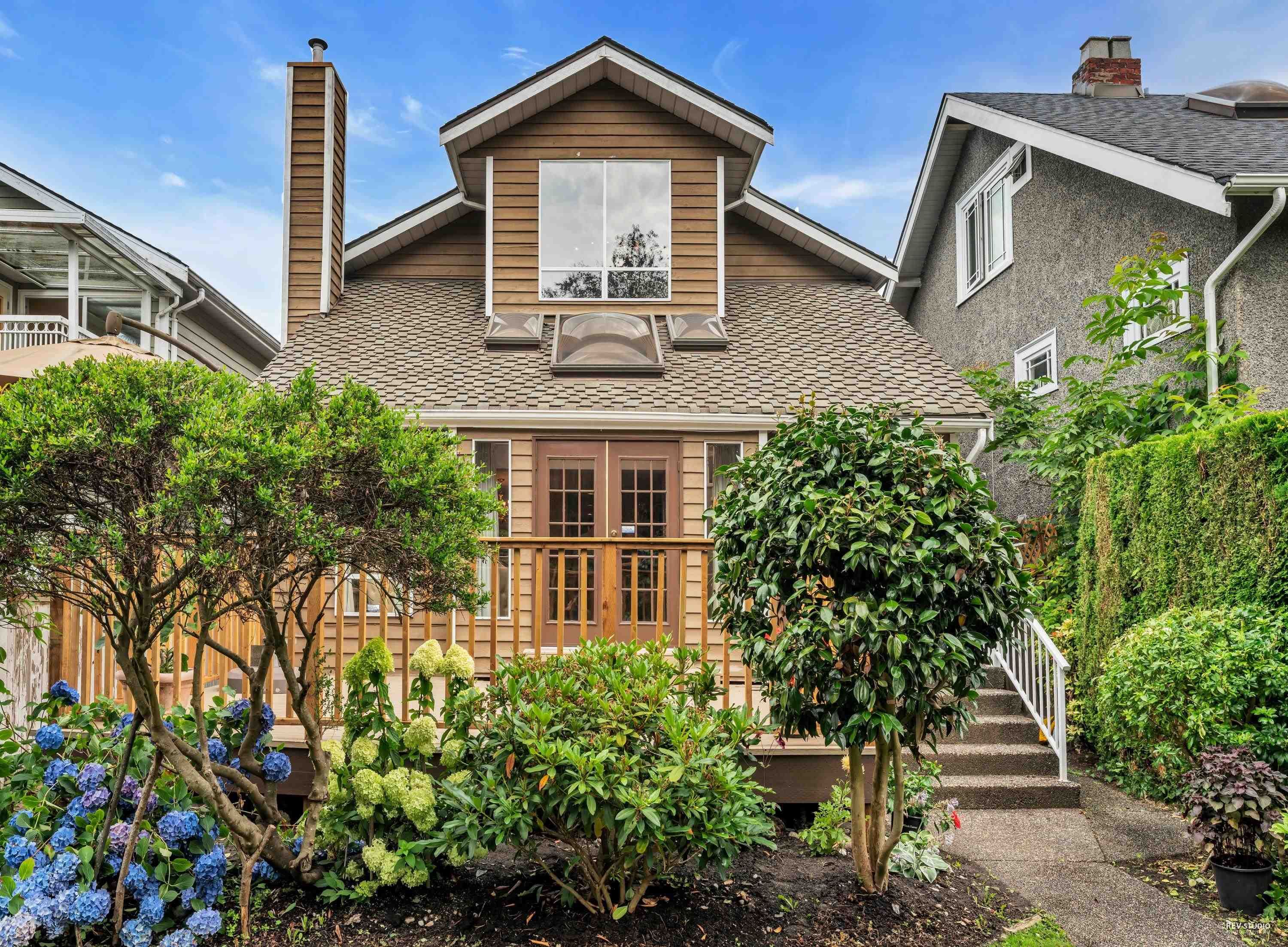 Main Photo: 1925 W 43RD Avenue in Vancouver: Kerrisdale House for sale (Vancouver West)  : MLS®# R2716289