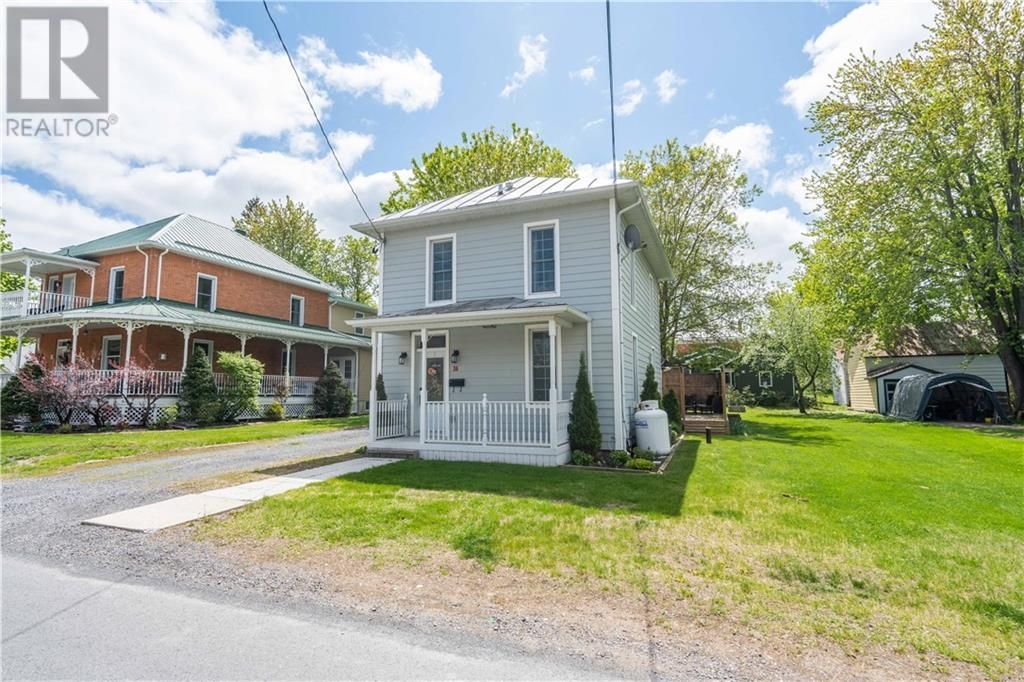 Main Photo: 16 CATHERINE STREET E in Maxville: House for sale : MLS®# 1342537