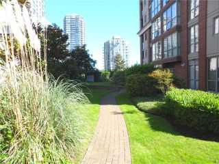 Photo 16: 303 850 ROYAL Avenue in New Westminster: Downtown NW Condo for sale in "THE ROYALTON" : MLS®# V1009376