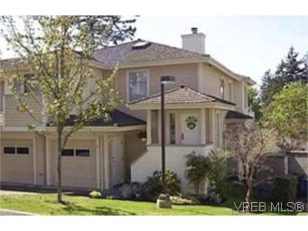 Main Photo:  in VICTORIA: Es Gorge Vale Row/Townhouse for sale (Esquimalt)  : MLS®# 382447