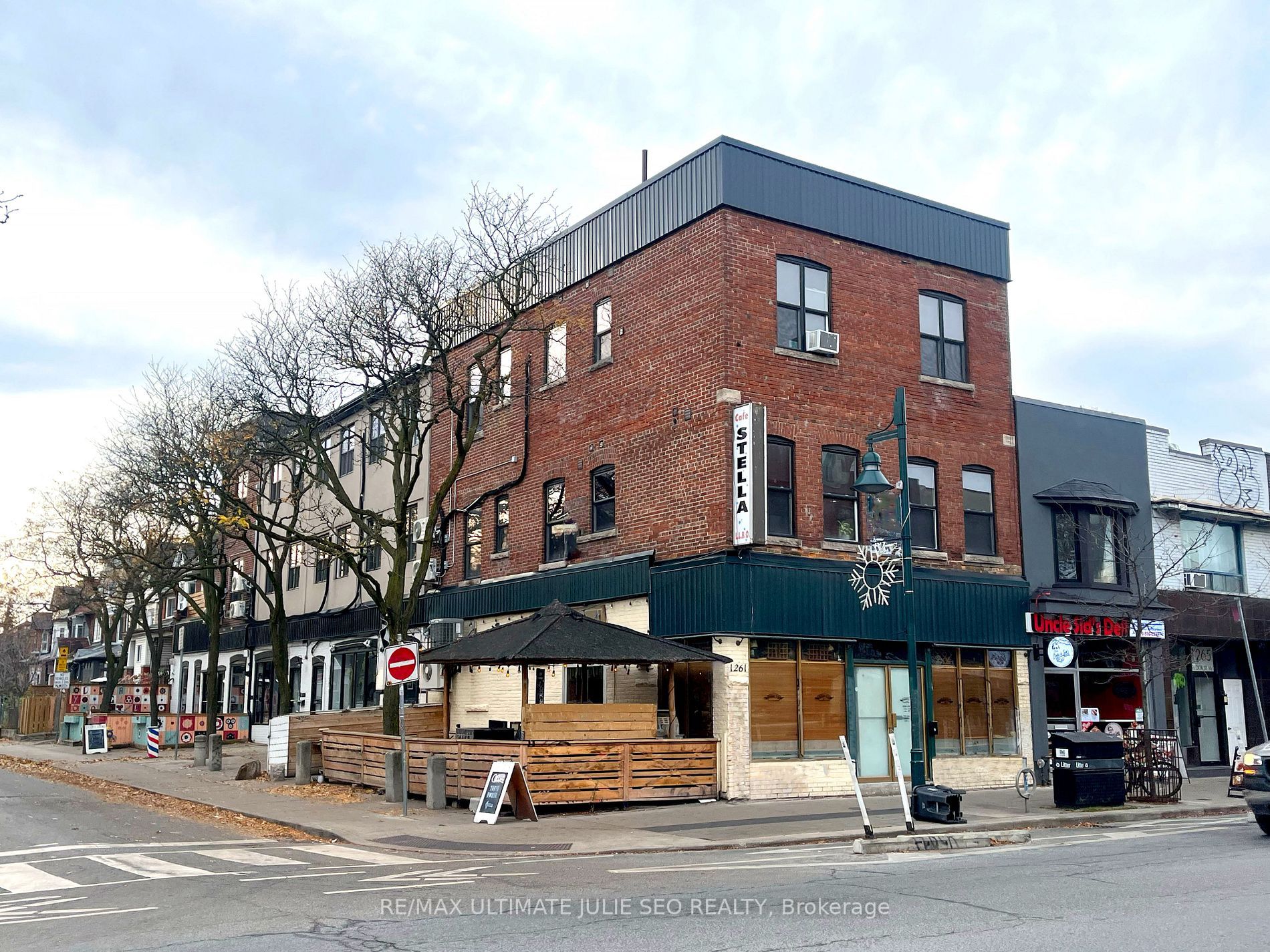 Main Photo: 1261 Bloor Street W in Toronto: Dufferin Grove Property for sale (Toronto C01)  : MLS®# C7300288