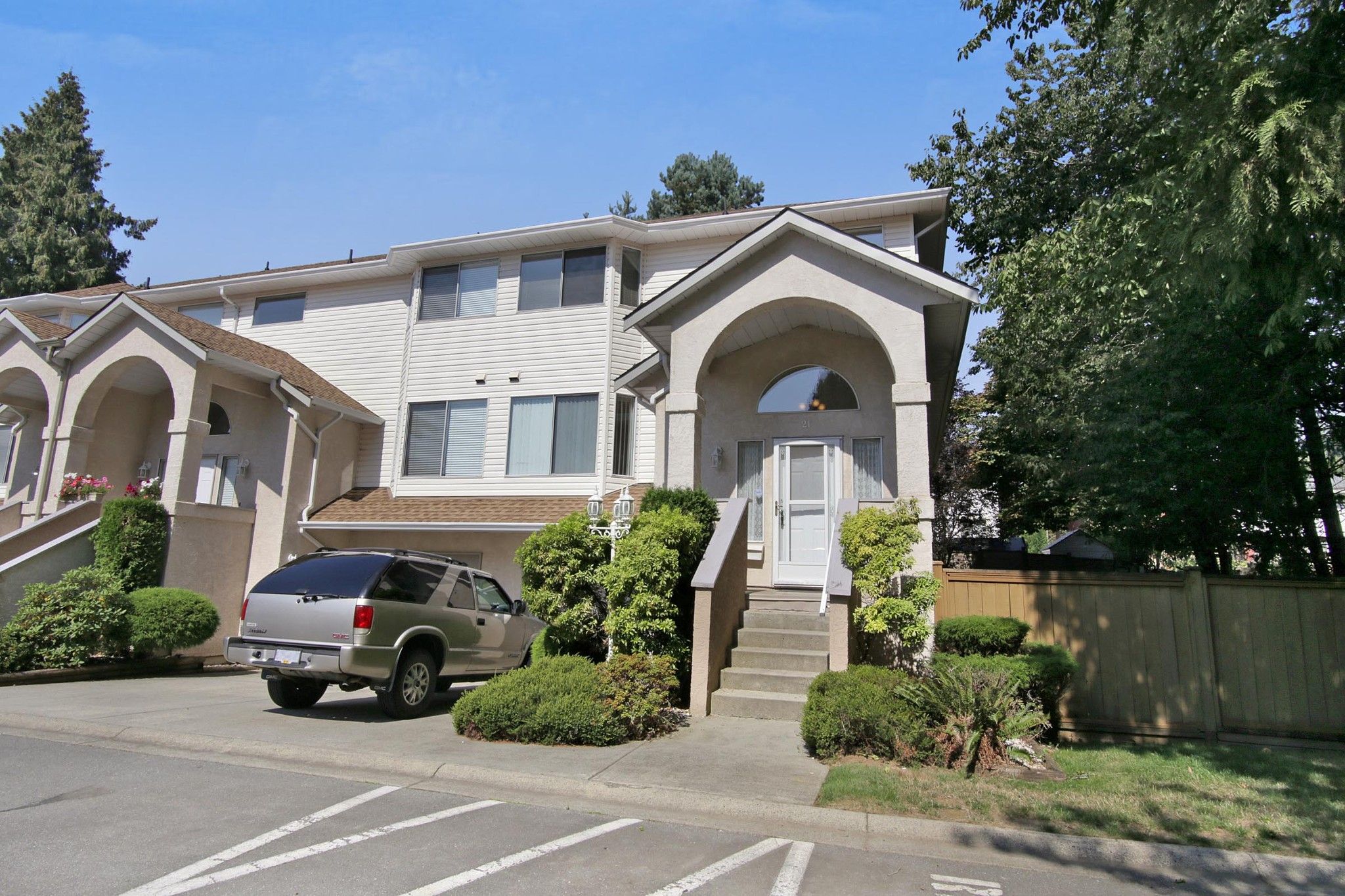Main Photo: 21 32339 7 Avenue in Mission: Mission BC Townhouse for sale : MLS®# R2298453