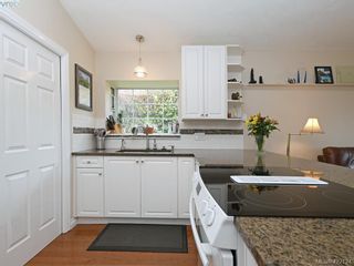 Photo 9: 1 901 Kentwood Lane in VICTORIA: SE Broadmead Row/Townhouse for sale (Saanich East)  : MLS®# 835547