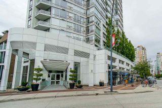 Photo 6: 1801 1201 MARINASIDE Crescent in Vancouver: Yaletown Condo for sale in "The Peninsula" (Vancouver West)  : MLS®# R2373900