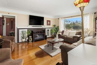 Photo 2: 2773 Richmond Rd in Saanich: SE Camosun House for sale (Saanich East)  : MLS®# 952575