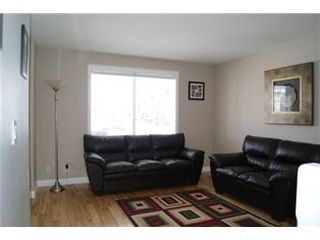 Photo 3: 207 Blakeney Crescent in Saskatoon: Confederation Park Single Family Dwelling for sale (Saskatoon Area 05)  : MLS®# 394730