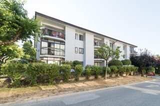 Photo 2: 305 15290 THRIFT Avenue: White Rock Condo for sale in "THe Windimere" (South Surrey White Rock)  : MLS®# R2770042