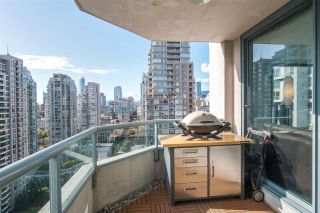 Photo 11: 2203 888 HAMILTON Street in Vancouver: Downtown VW Condo for sale in "ROSEDALE GARDENS" (Vancouver West)  : MLS®# R2407022