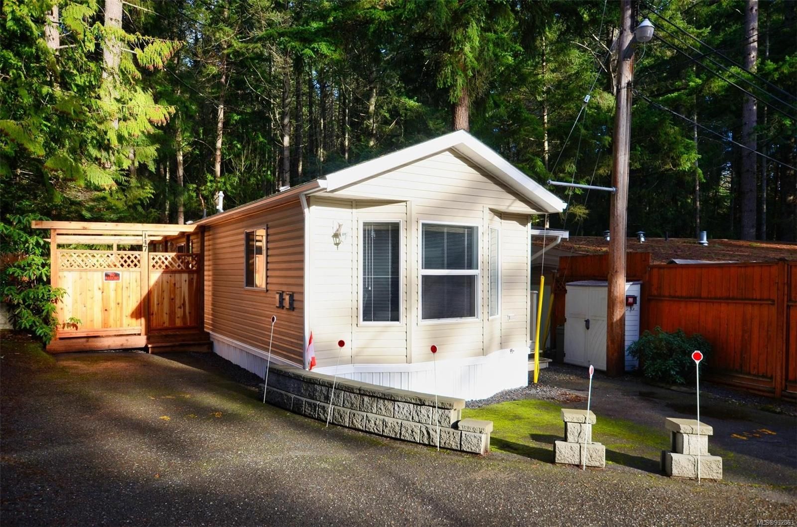 Main Photo: 147 2500 Florence Lake Rd in Langford: La Florence Lake Manufactured Home for sale : MLS®# 932863