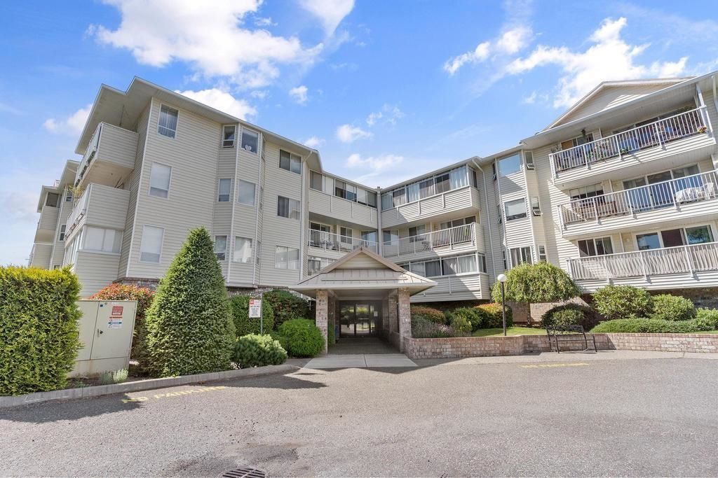 Main Photo: 202 8725 ELM Drive in Chilliwack: H911 Condo for sale in "Elmwood Terrace" : MLS®# R2711370