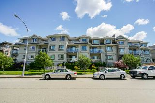 Photo 1: 406 8142 120A Street in Surrey: Queen Mary Park Surrey Condo for sale in "Sterling Court" : MLS®# R2381590