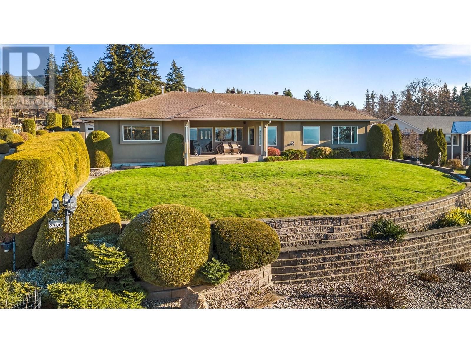 Main Photo: 2700 25 Street NE in Salmon Arm: House for sale : MLS®# 10301438