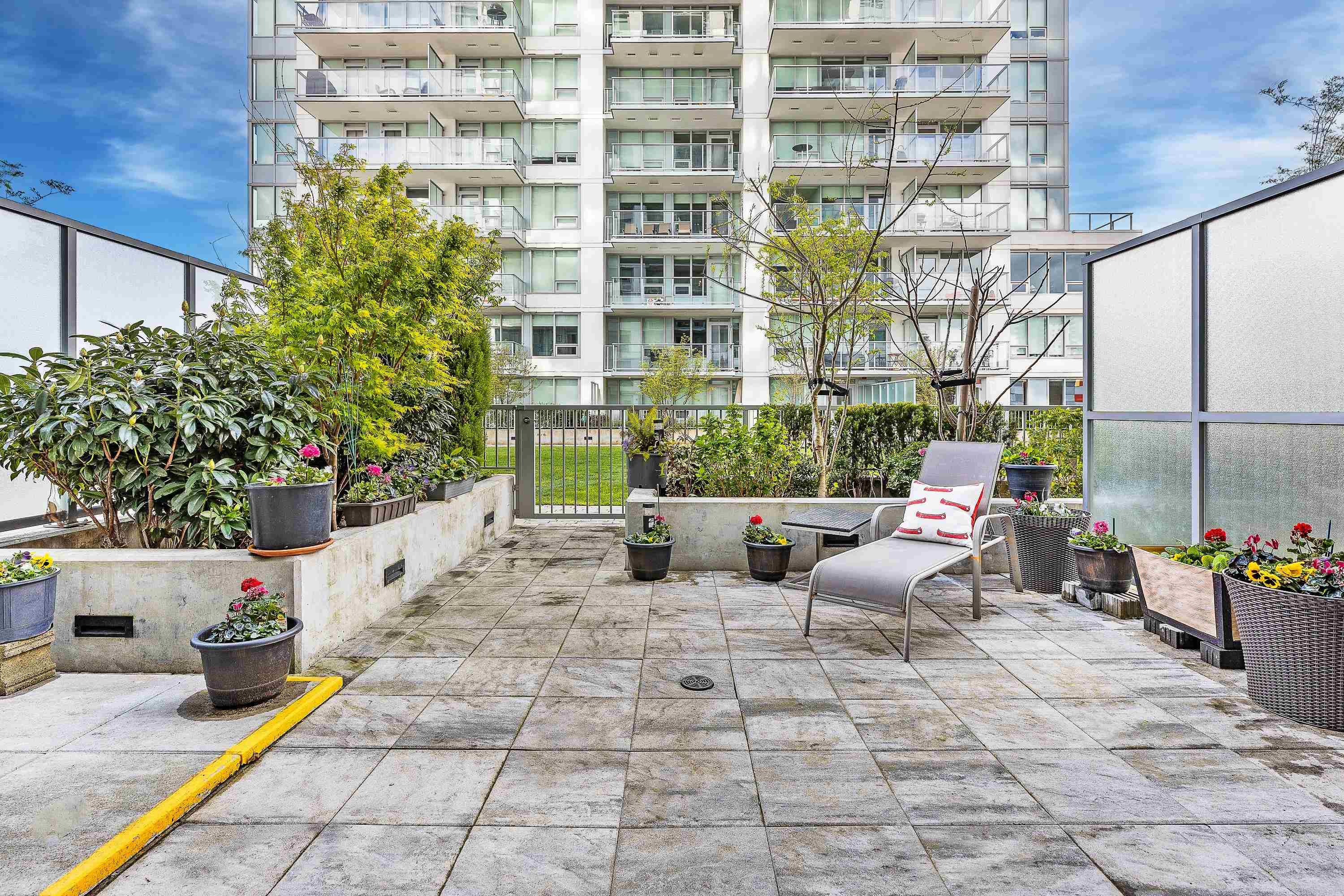 605 908  QUAYSIDE Drive, New Westminster