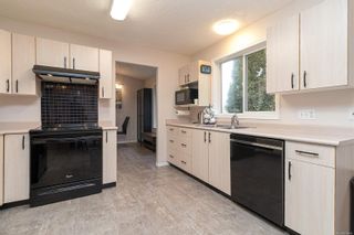 Photo 19: 77 Camas Lane in View Royal: VR Glentana Manufactured Home for sale : MLS®# 953040