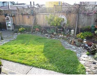 Photo 9: 2486 E 4TH Avenue in Vancouver: Renfrew VE House for sale (Vancouver East)  : MLS®# V702829