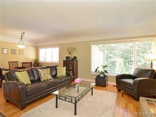 Photo 3: 3156 Mars St in VICTORIA: Vi Mayfair House for sale (Victoria)  : MLS®# 650877