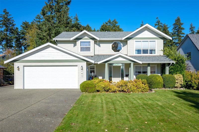 FEATURED LISTING: 689 moralee Dr Comox