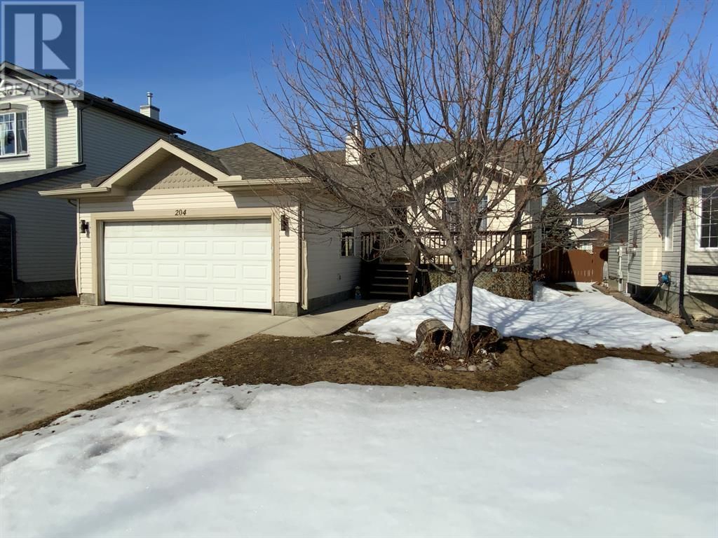 Main Photo: 204 Lakeview Shores in Chestermere: House for sale : MLS®# A2032259