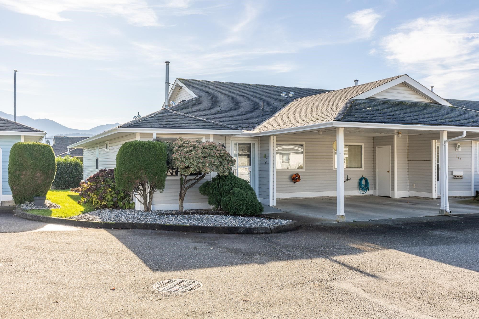 Main Photo: 204 7610 EVANS Road in Chilliwack: Sardis West Vedder Townhouse for sale in "Cottonwood Village" (Sardis)  : MLS®# R2833071