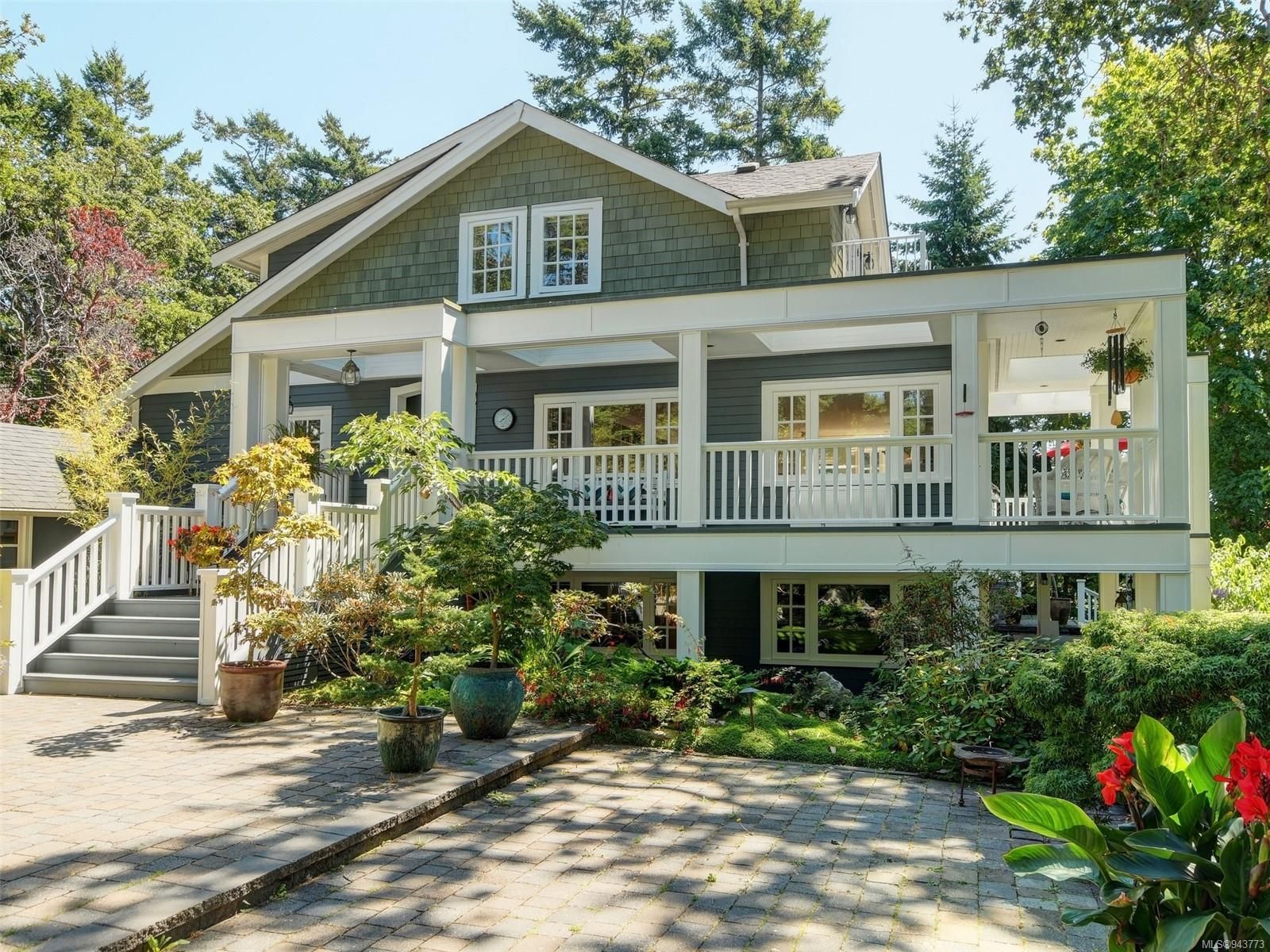 Main Photo: 2937 Tudor Ave in Saanich: SE Ten Mile Point House for sale (Saanich East)  : MLS®# 943773
