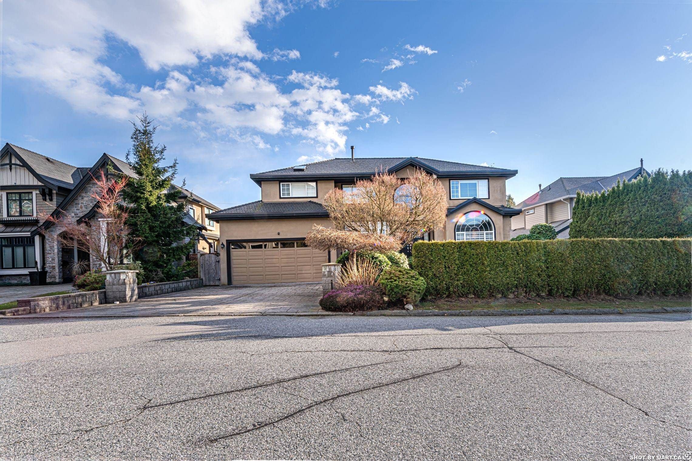 Main Photo: 917 WAVERTREE Road in North Vancouver: Forest Hills NV House for sale : MLS®# R2663256