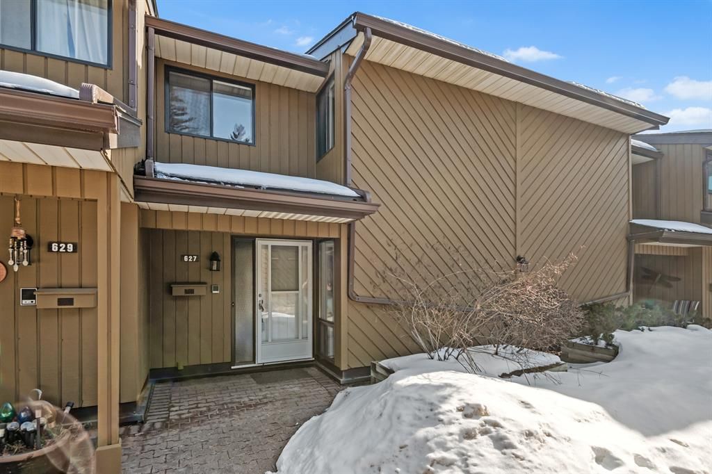 Main Photo: 627 3131 63 Avenue SW in Calgary: Lakeview Row/Townhouse for sale : MLS®# A2036388