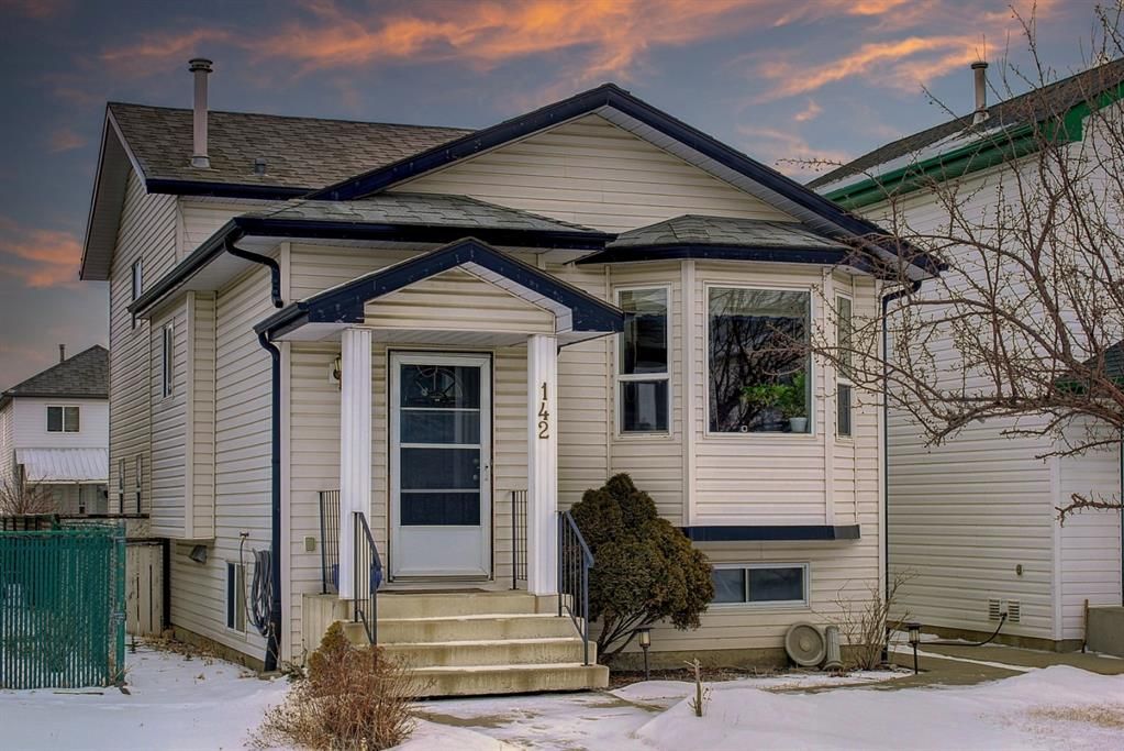 Main Photo: 142 Appleburn Close SE in Calgary: Applewood Park Detached for sale : MLS®# A1193945