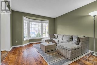 Photo 4: 29 CRANTHAM CRESCENT in Ottawa: House for sale : MLS®# 1380483