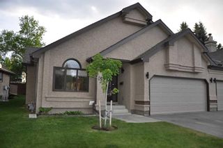 Photo 1: 162 Oakbriar Close SW in Calgary: Palliser Semi Detached (Half Duplex) for sale : MLS®# A2145403