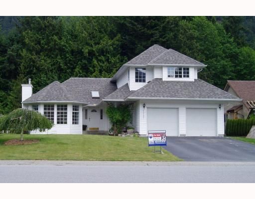 Main Photo: 41392 DRYDEN Road: Brackendale House for sale in "EAGLE RUN BRACKENDALE" (Squamish)  : MLS®# V711207