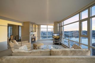 Photo 2: 2207 198 AQUARIUS MEWS in Vancouver: Yaletown Condo for sale (Vancouver West)  : MLS®# R2341515