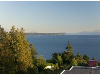 Photo 2: 13590 MARINE DR in Surrey: Crescent Bch Ocean Pk. House for sale (South Surrey White Rock)  : MLS®# F1401186