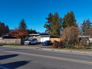 Photo 1: 45411 BERNARD Avenue in Chilliwack: Chilliwack Proper West House for sale : MLS®# R2833501