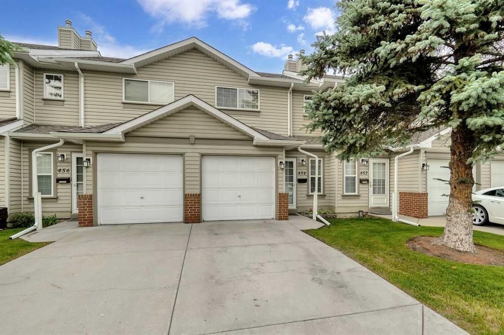 Main Photo: 454 Millrise Drive SW in Calgary: Millrise Row/Townhouse for sale : MLS®# A2071362