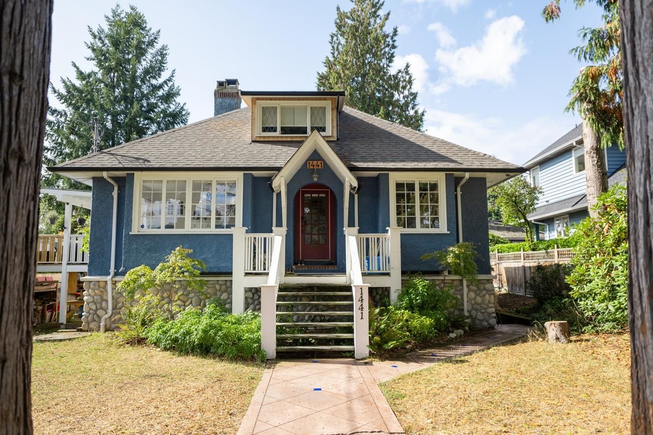 Main Photo: 1441 24TH Street in West Vancouver: Dundarave House for sale : MLS®# R2820471