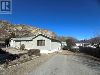 Photo 1: 6489 OKANAGAN Street in Oliver: House for sale : MLS®# 10306159