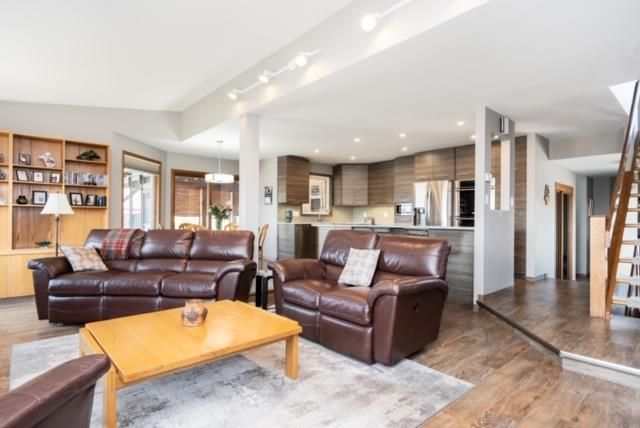 Photo 17: Photos: 1540 St Anne's Road in Winnipeg: South St Vital Residential for sale (2M)  : MLS®# 202009767