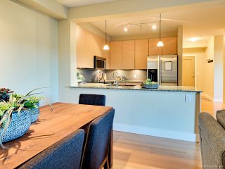 Photo 5: 307 6268 EAGLES Drive in Vancouver: University VW Condo for sale in "Clements Green" (Vancouver West)  : MLS®# V1039789