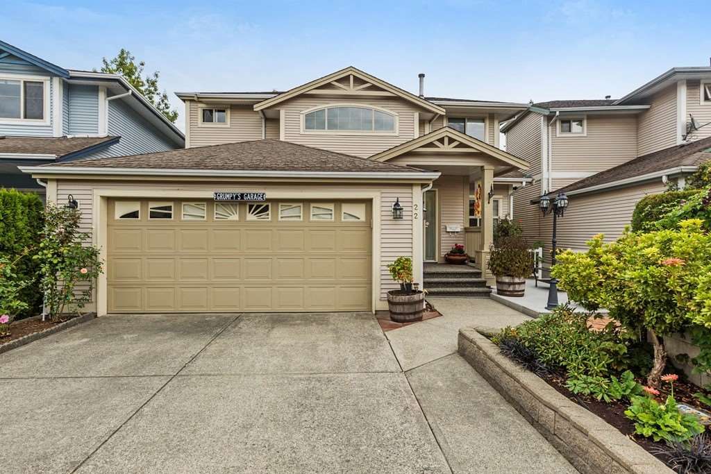 Main Photo: 22 8675 209 Street in Langley: Walnut Grove House for sale in "Sycamores" : MLS®# R2213664