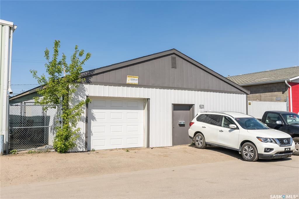 Main Photo: 621 O Avenue South in Saskatoon: West Industrial Commercial for sale : MLS®# SK923184