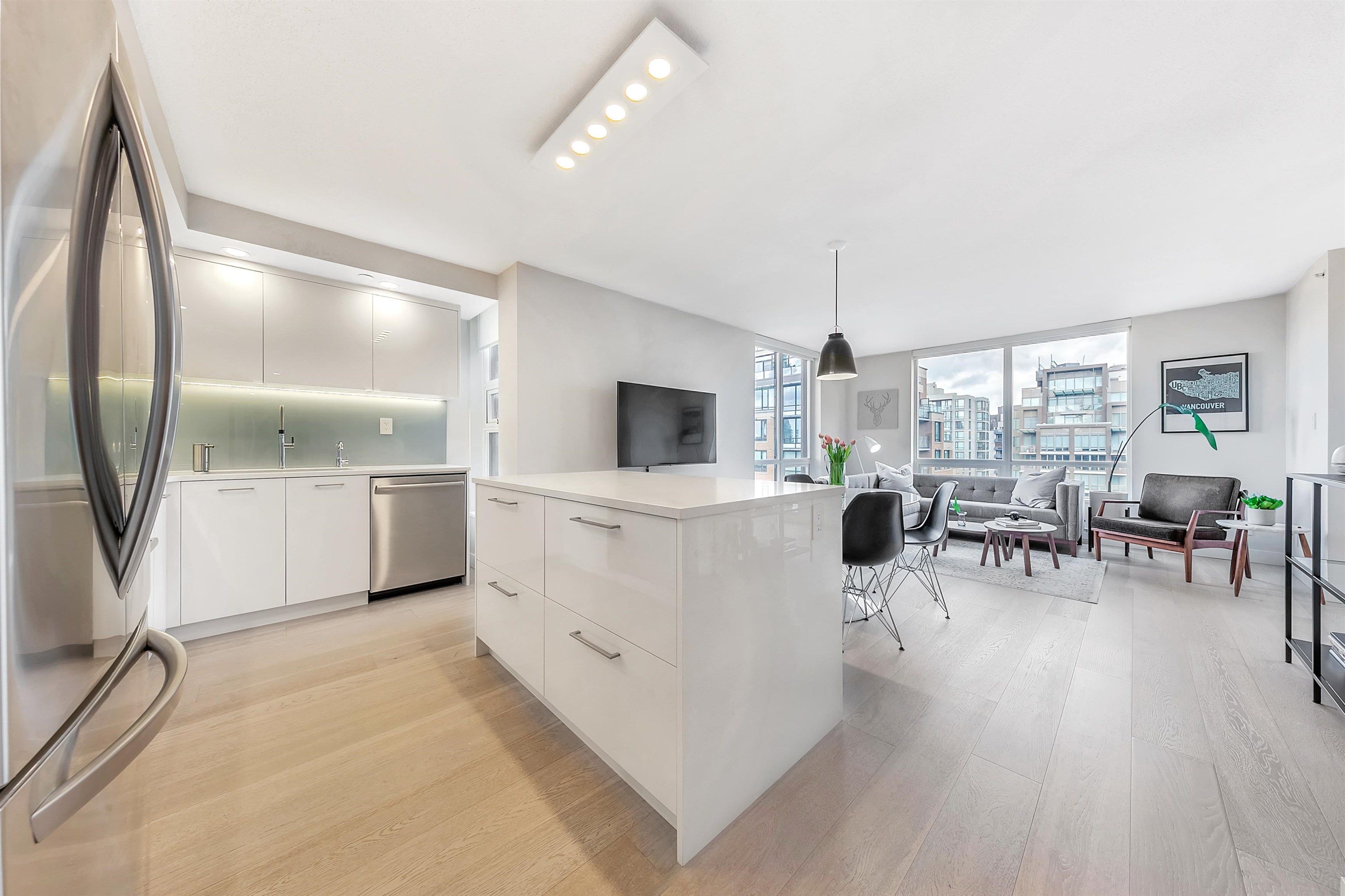 Main Photo:  in Vancouver: Yaletown Condo for sale in "DOMUS" (Vancouver West)  : MLS®# R2690821