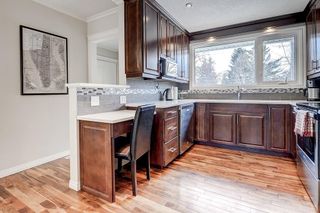 Photo 2: 3411 62 Avenue SW in Calgary: Lakeview Detached for sale : MLS®# C4279006