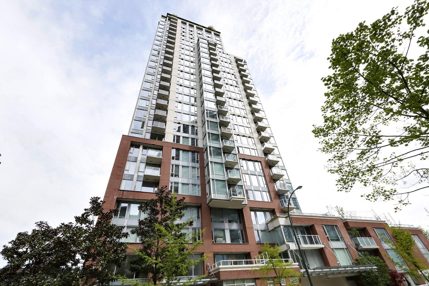 Main Photo: 505 550 TAYLOR Street in Vancouver: Downtown VW Condo for sale in "The Taylor" (Vancouver West)  : MLS®# R2453623