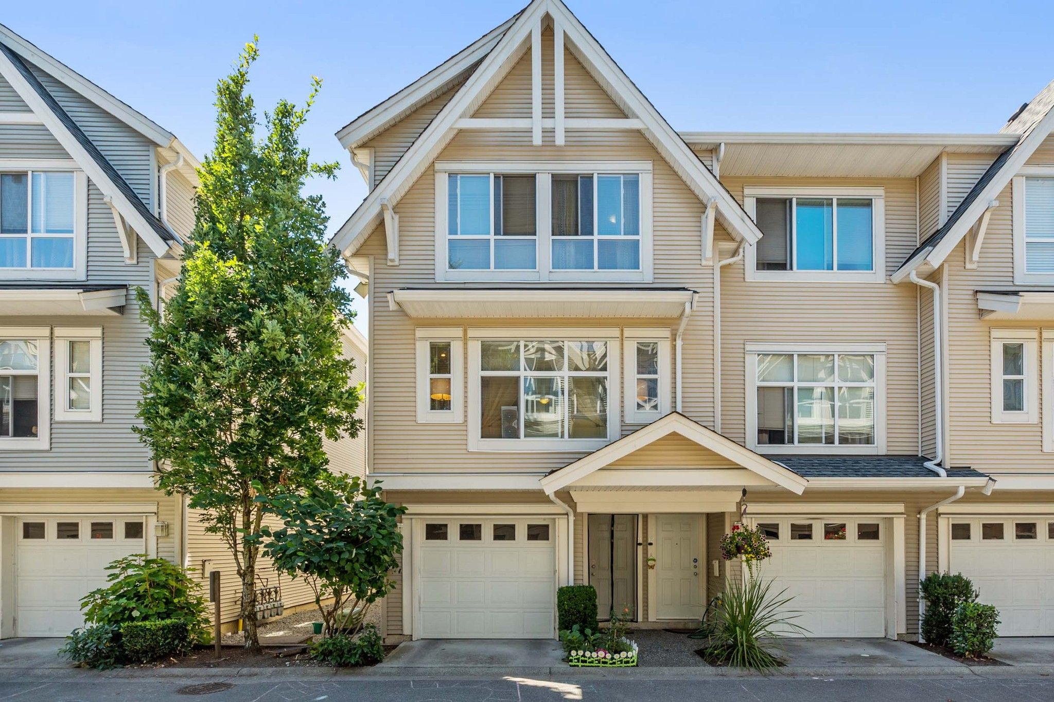 Main Photo: 11 6450 199 STREET in North Delta: Willoughby Heights Townhouse for sale ()  : MLS®# F1417861
